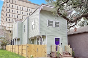 Exterior - NOLA Chic 5BR Retreat w/ Hot Tub in the City (New Orleans)