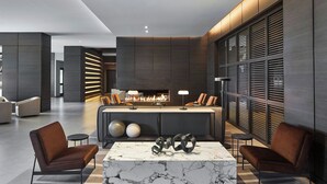 Lobby-lounge