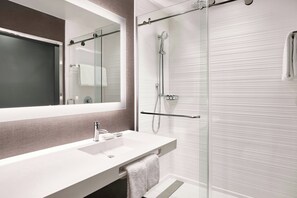 Classic Room, 2 Queen Beds | Bathroom