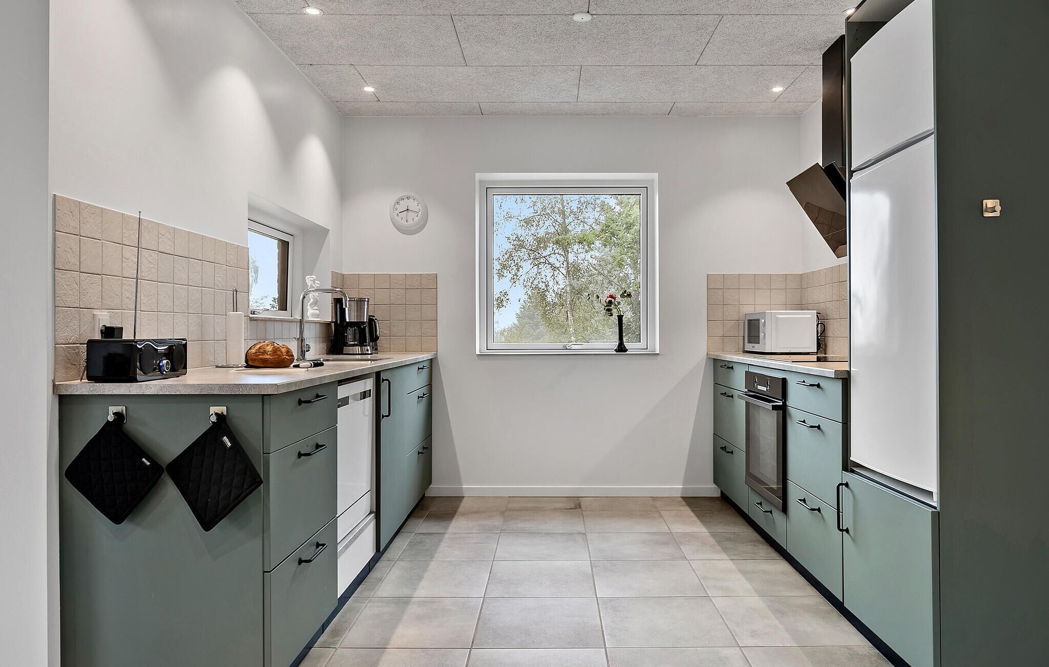 Frigorifero, forno, piano cottura, lavastoviglie