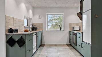 Refrigerador, horno, placa de cocina, lavavajillas