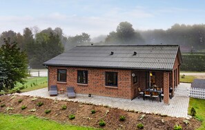 Exterior - Nice home in Fårvang with outdoor swimming pool (Fårvang)