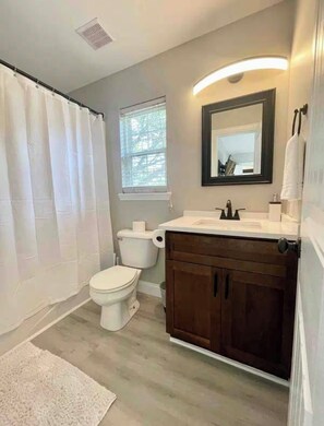 Toallas, jabón, papel de baño
