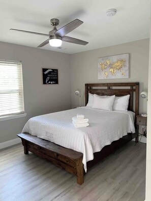 3 bedrooms, Internet, bed sheets - Serene 3-bedroom house w/ big yard in Jacksonville (Jacksonville)