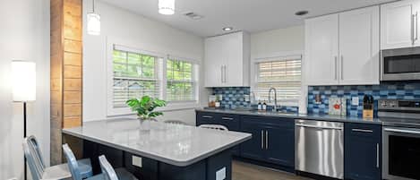 Mikroaaltouuni, uuni, liesi, astianpesukone