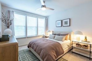 2 bedrooms, internet, bed sheets
