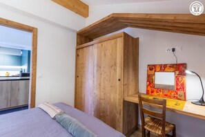3 bedrooms, iron/ironing board, travel cot, free WiFi