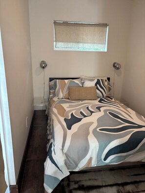 1 bedroom, free WiFi - Cozy and Comfortable Shipping Container House -Pet Friendly-Easy Walk to Beach (Carolina Beach)