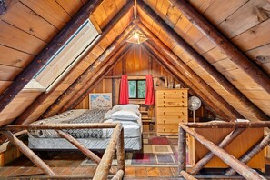 مكتب وواي فاي وملاءات أسرّة