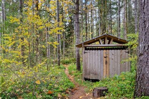 المنطقة المحيطة بالمنشأة