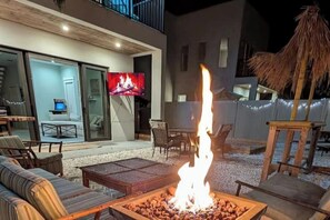 Terrace/patio - Heated Saltwater Pool and Hot Tub, Walk Downtown. (Sarasota)