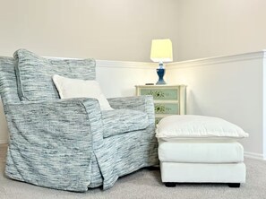 Interior - Clean + Private QUEEN Room w/Hot Tub, Grill (Sarasota)