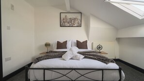 3 habitaciones, escritorio, tabla de planchar con plancha y wifi gratis 