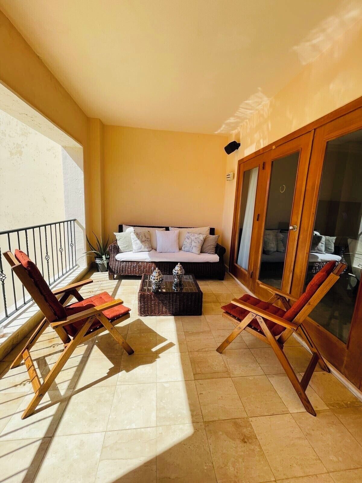 Apartamento de lujo, balcón, vistas al puerto deportivo | Balcón
