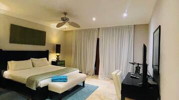 Apartamento de lujo, balcón, vistas al puerto deportivo | Wifi gratis