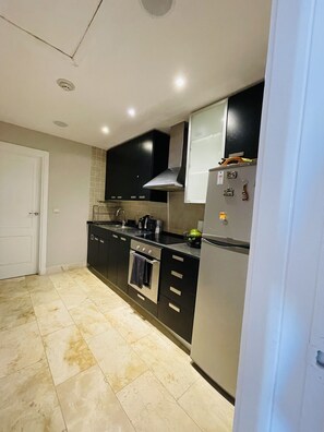 Luxury Apartment, Balcony, Marina View | Private kitchen