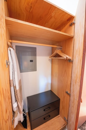 Habitació doble Deluxe | Roba de llit d'alta qualitat, cobrellits i decoració individual