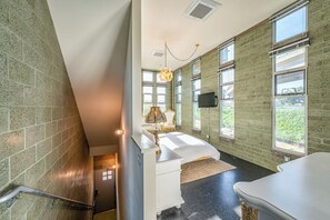 Deluxe tweepersoonskamer | Luxe beddengoed, donsdekens, individueel gedecoreerd