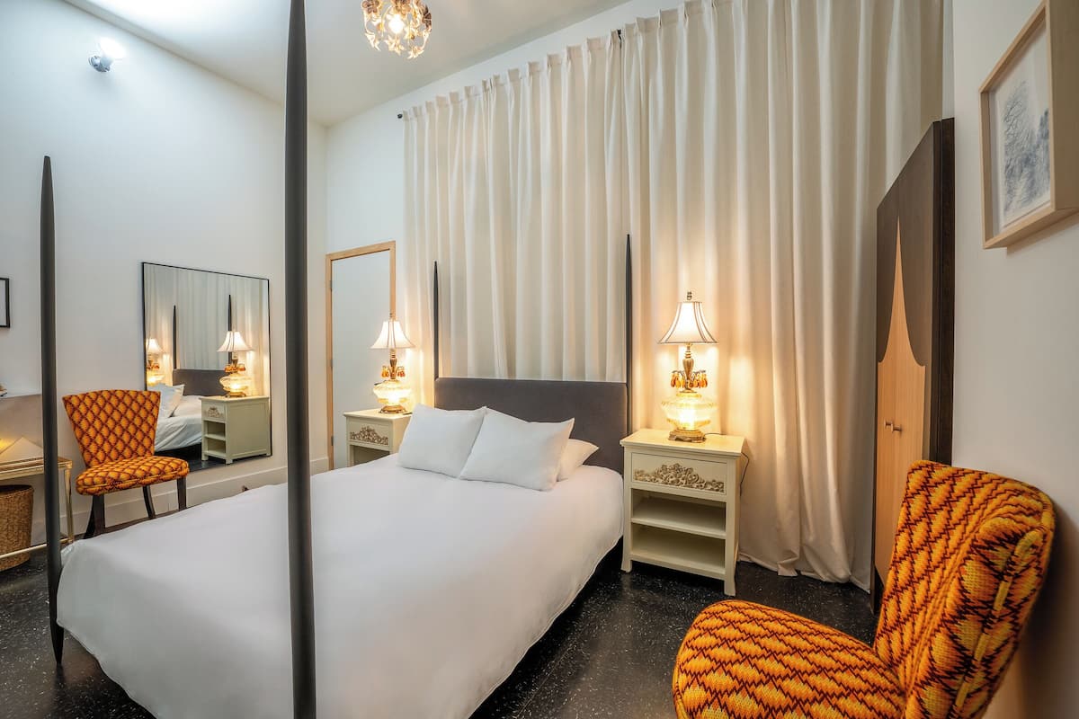 Hotel Narcissus - Room 4 | Premium bedding, down comforters, iron/ironing board, WiFi (free)