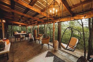 Terrace/patio - Ivory Gabel Cabin - Top Midwest Stays (Crane)