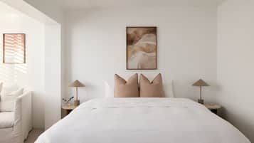 2 bedrooms, desk, iron/ironing board, travel crib