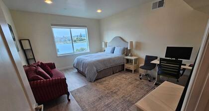 Quaint 1-bedroom condo on the lake in Oakland Lake Merritt area