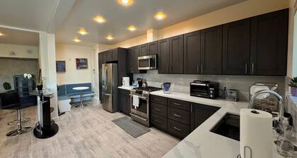 Quaint 1-bedroom condo on the lake in Oakland Lake Merritt area