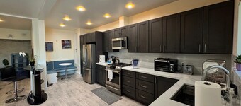 Quaint 1-bedroom condo on the lake in Oakland Lake Merritt area