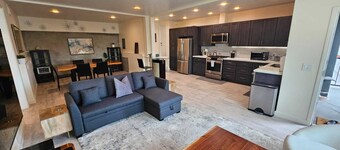 Quaint 1-bedroom condo on the lake in Oakland Lake Merritt area