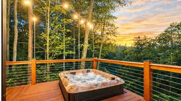 Tina de hidromasaje al aire libre