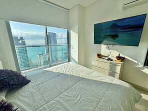 2 bedrooms, iron/ironing board, internet, bed sheets