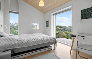 3 bedrooms, travel cot, free WiFi