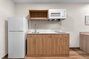 Standard Room, 1 King Bed, Non Smoking | Free WiFi, bed sheets - Woodspring Suites Harrisburg Carlisle (Carlisle)