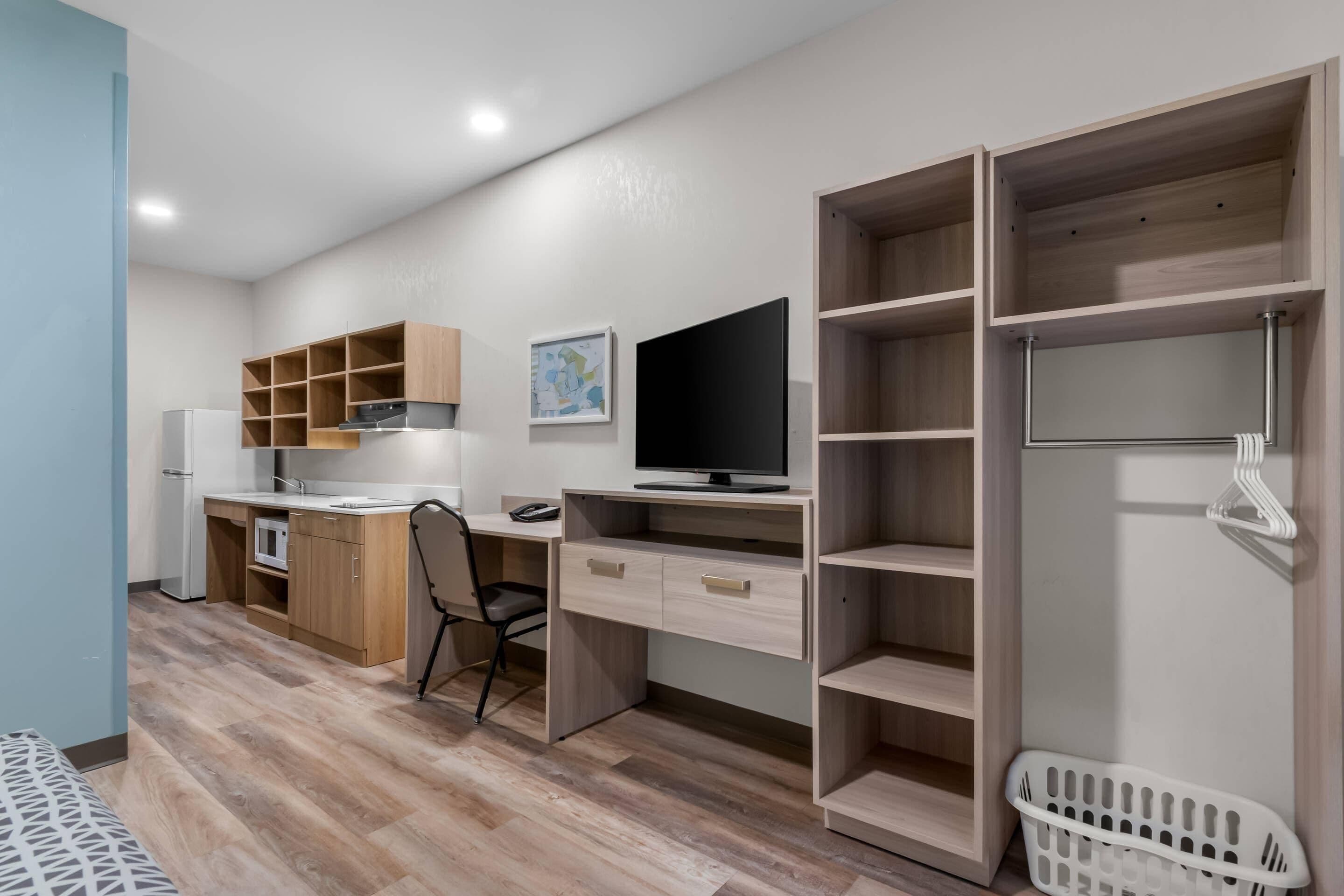 客房, 1 张大床, 方便轮椅进入的淋浴, 无烟房 | 免费 WiFi、床单