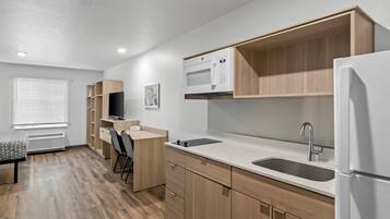 Suite, 1 Queen Bed, Accessible, Non Smoking | Free WiFi, bed sheets