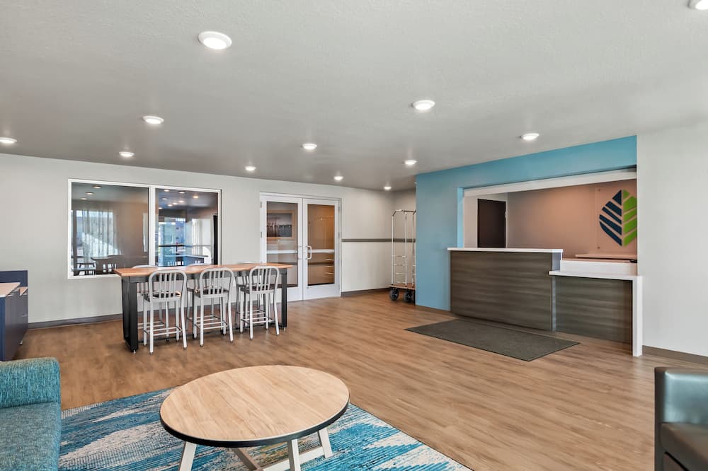 WoodSpring Suites Palm Springs – West Palm Beach