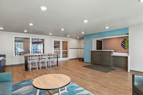 WoodSpring Suites Palm Springs – West Palm Beach