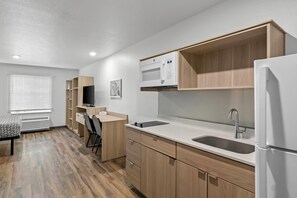 Suite, 1 Queen Bed, Accessible, Non Smoking