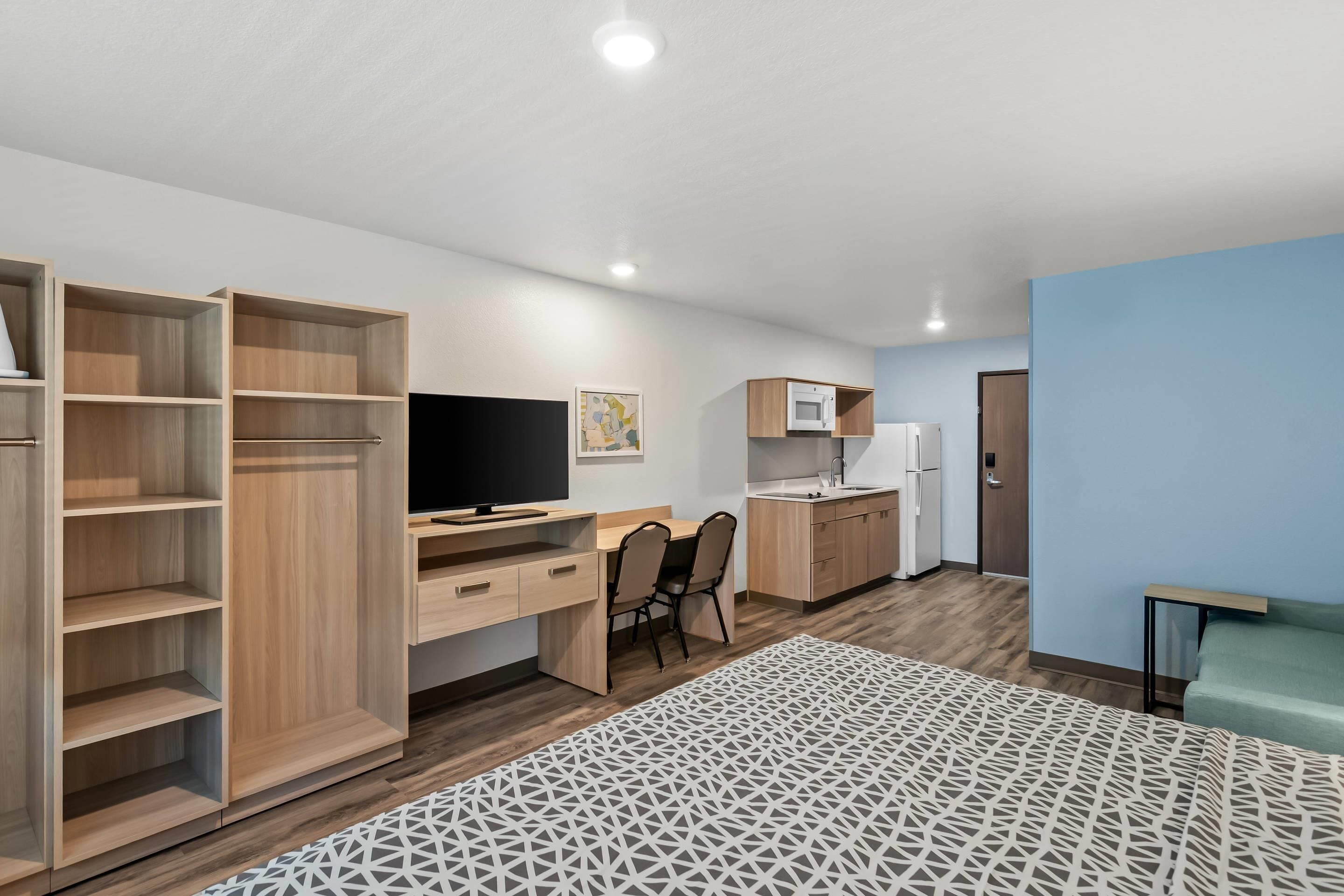 Suite, 1 Queen Bed, Accessible, Non Smoking | Free WiFi, bed sheets