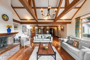 House | 6 bedrooms