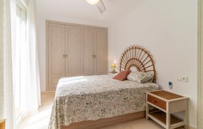 3 bedrooms, travel crib, free WiFi, bed sheets