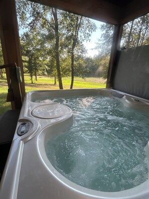Outdoor spa tub