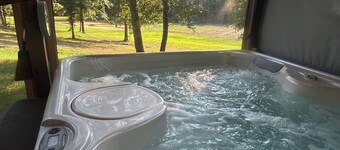 2-bedroom house in charming Oxford in serene setting