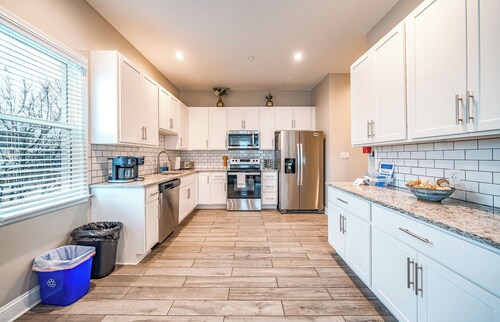 Spacious 3BR/2BA Condo - 5 Min Walk to Beach/Boardwalk. 2 Min to Shops Downtown