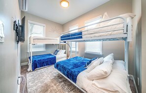 3 bedrooms, desk, iron/ironing board, travel crib
