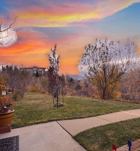 King bedroom. Spacious living room. Dining area with glorious view. Full kitchen