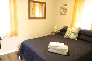 2 chambres, fer et planche à repasser, Wi-Fi, draps fournis