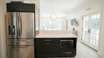 Refrigerador, microondas, horno y lavavajillas