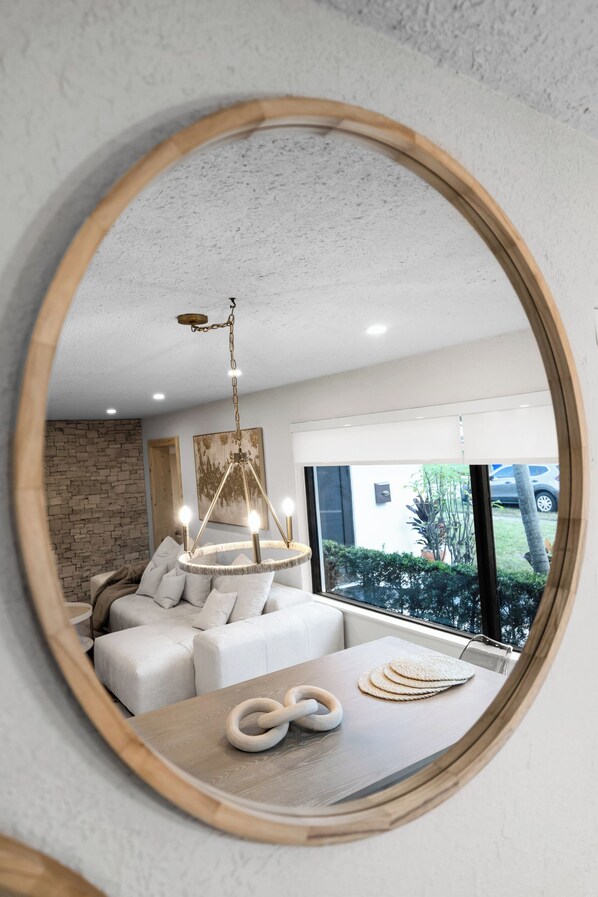 Interior - Stunning Heated Pool Home Retreat Hollywood (Hollywood)