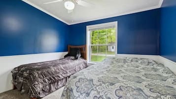 3 slaapkamers, een strijkplank/strijkijzer, internet, beddengoed